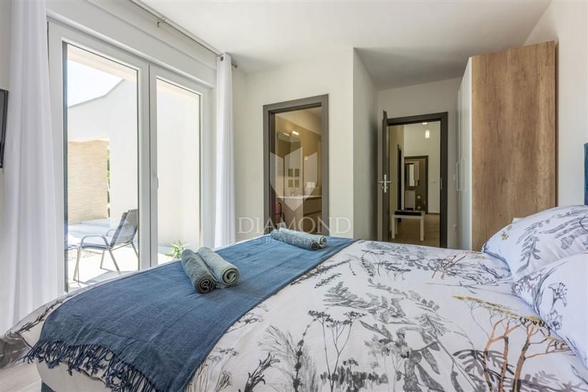 Labin, dintorni, casa moderna ad un piano con piscina