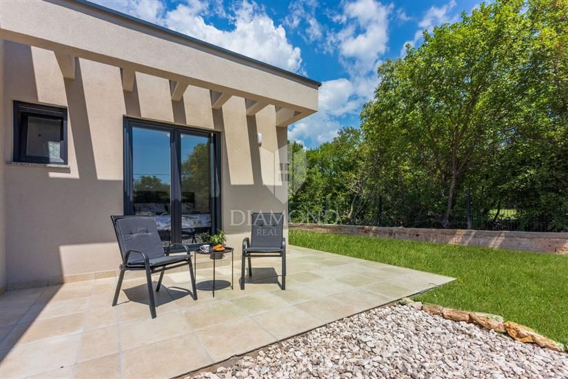 Labin, dintorni, casa moderna ad un piano con piscina