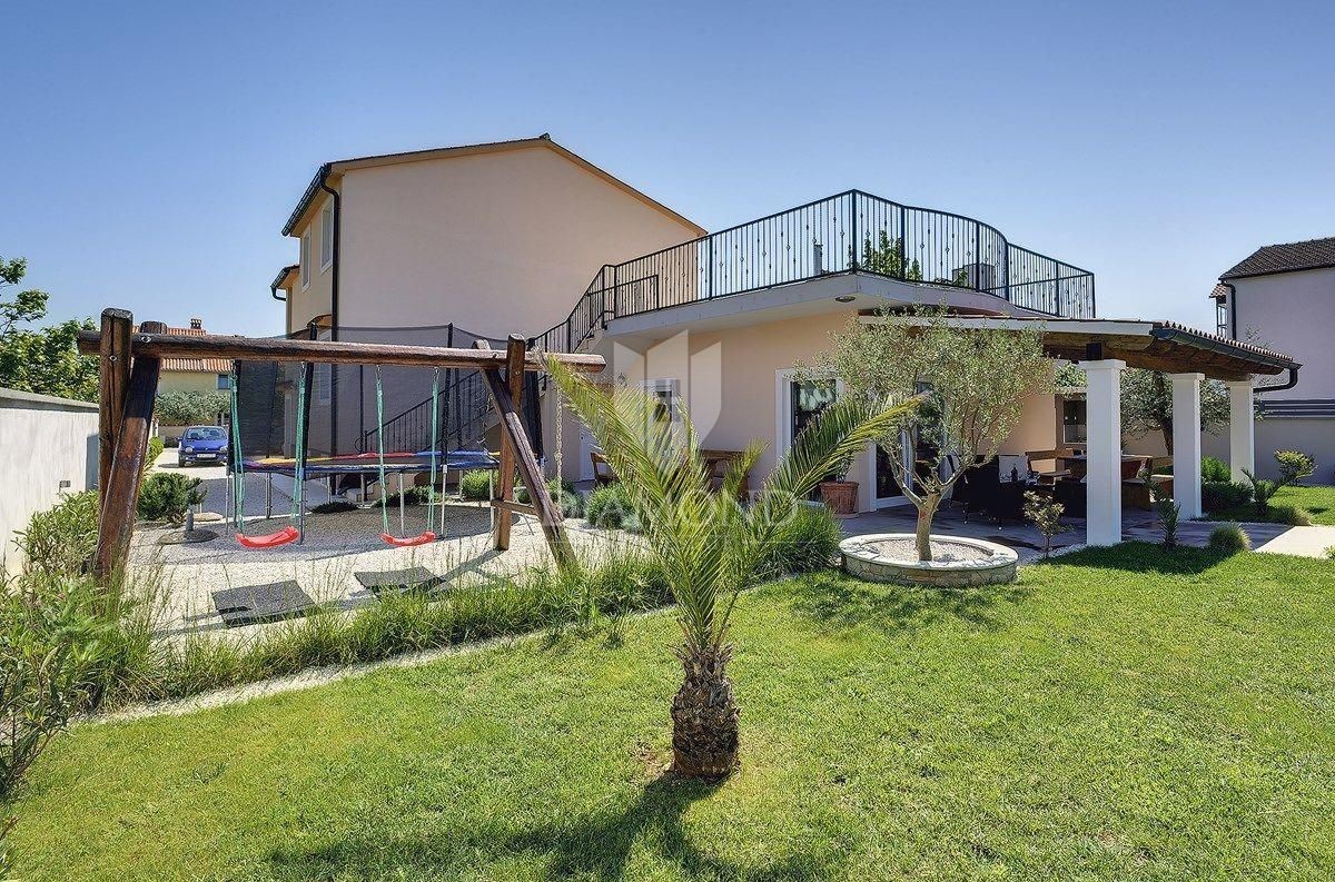 Bellissima casa vacanze con piscina a Medolino! 