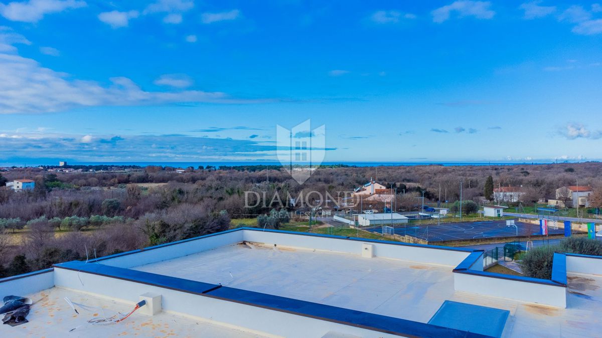 Umago, nuovo edificio! Piano terra con vista mare!