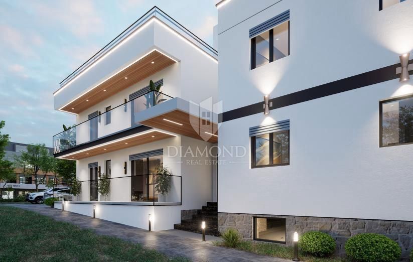 Umago, nuovo edificio! Piano terra con vista mare!