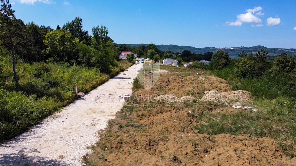 Terreno in una posizione tranquilla con una bellissima vista!