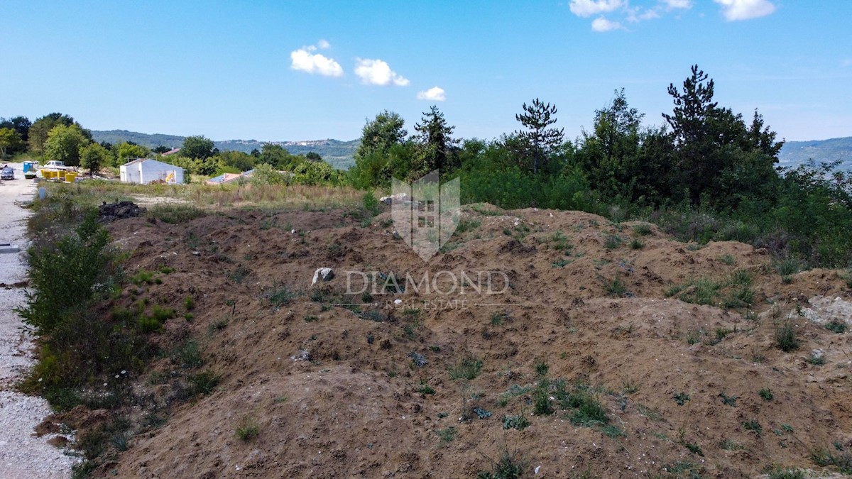 Terreno in una posizione tranquilla con una bellissima vista!