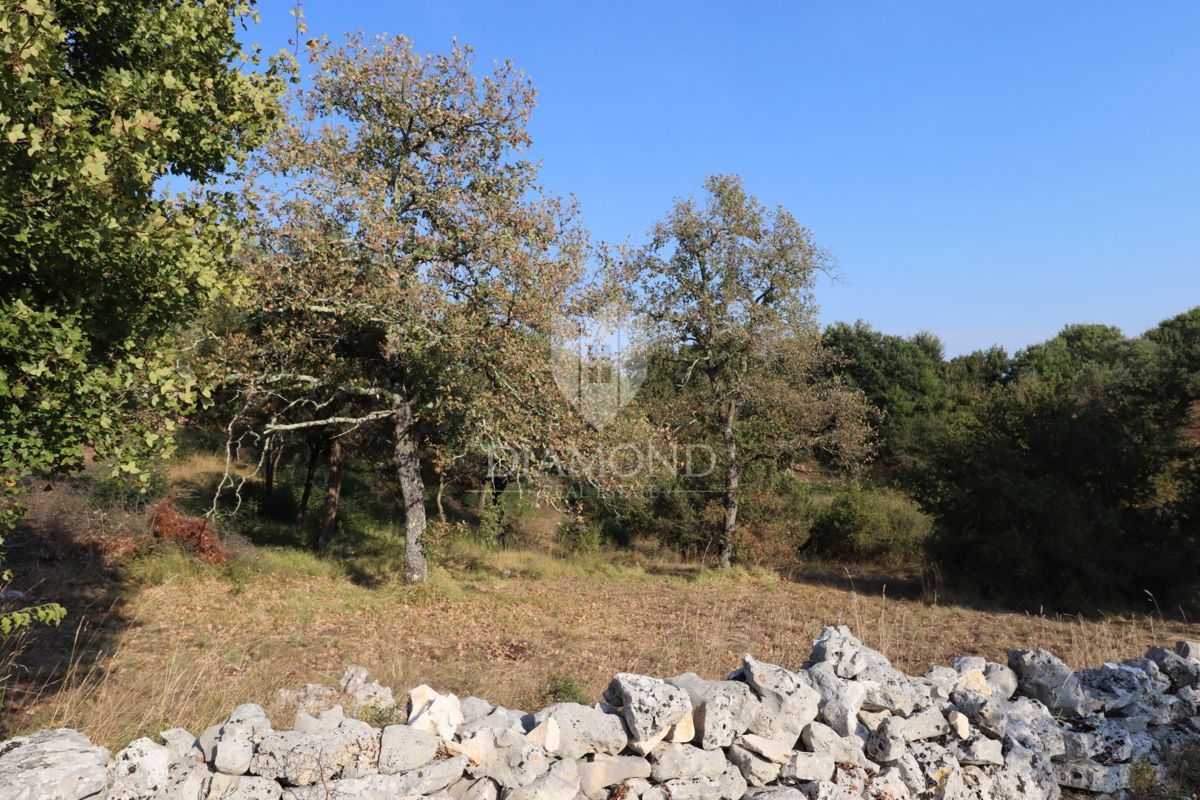 Valle, erreno edificabile in un tranquillo villaggio