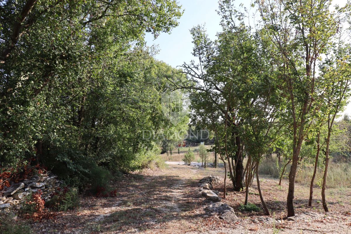 Valle, erreno edificabile in un tranquillo villaggio