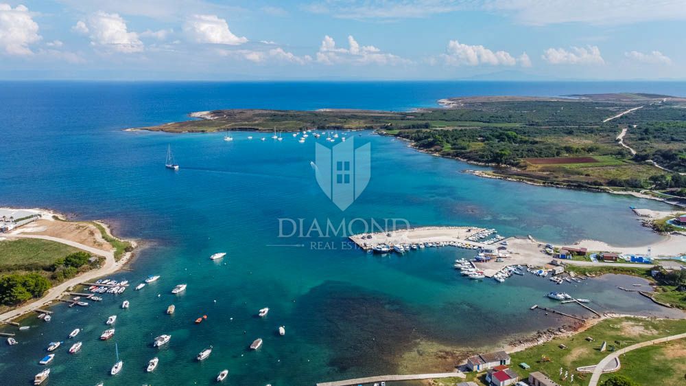 Nuovo edificio moderno vicino alla spiaggia vicino a Medolino! 