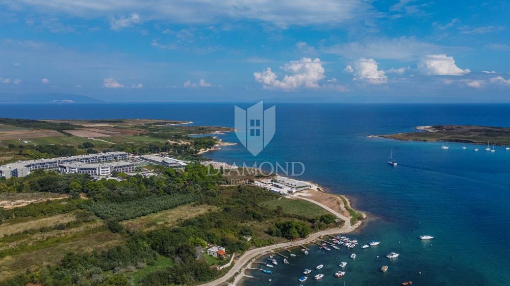 Nuovo edificio moderno vicino alla spiaggia vicino a Medolino! 