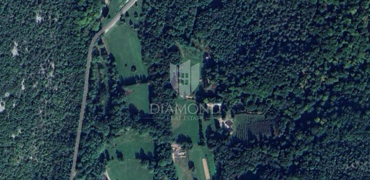 Klana - Grande Terreno con Tanto Potenziale