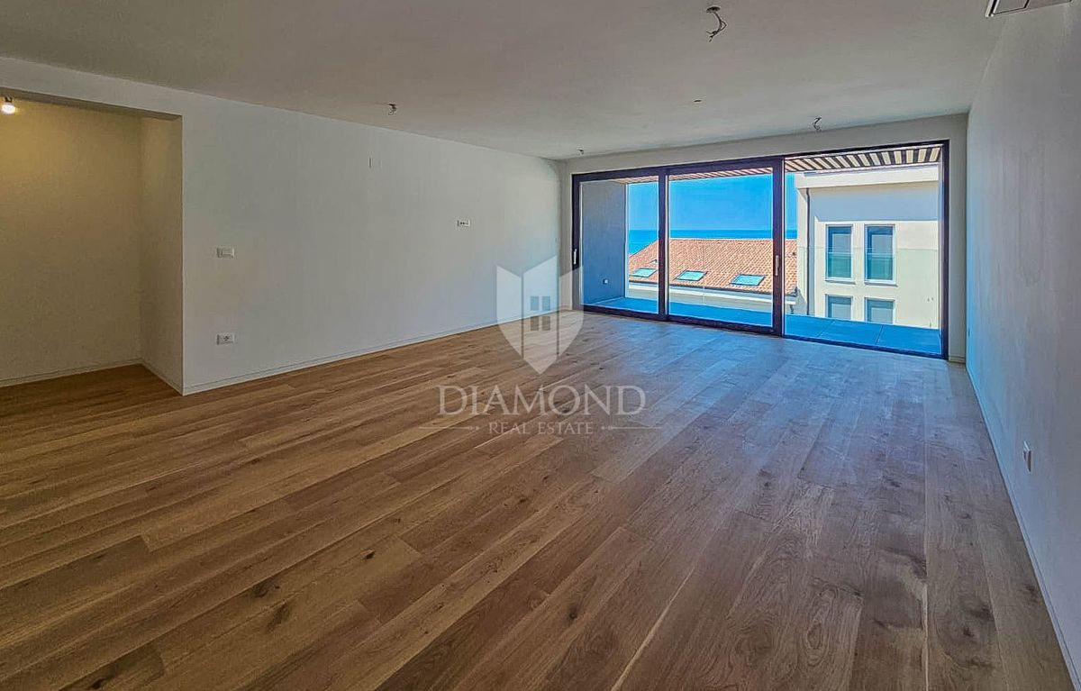 Umago, nuova costruzione! Appartamento in centro, 2a fila al mare con vista mare! 