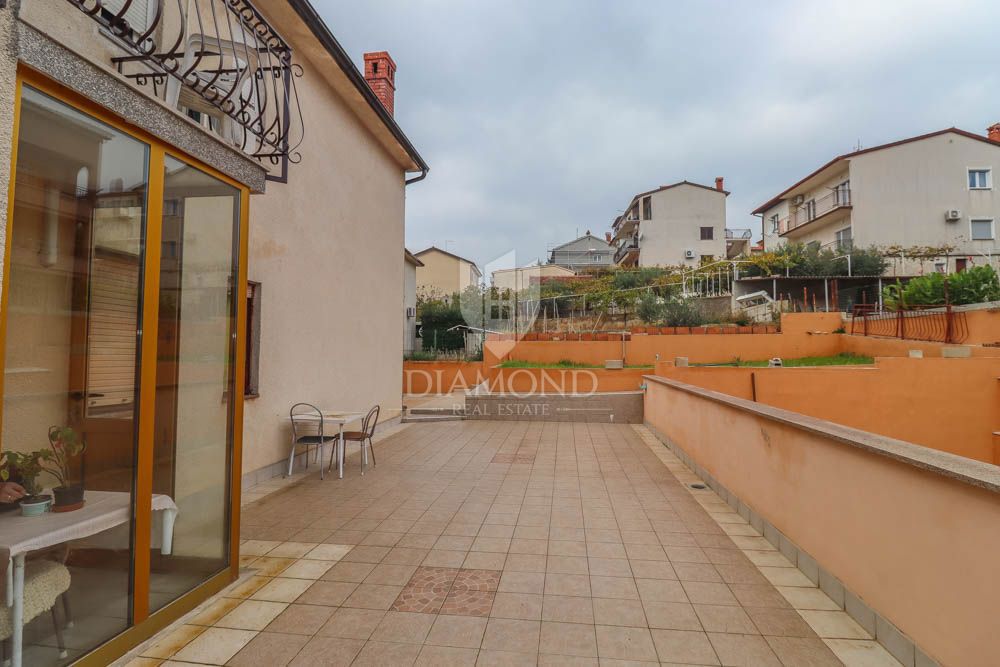 Due spaziosi appartamenti in una posizione ambita a Pola! 