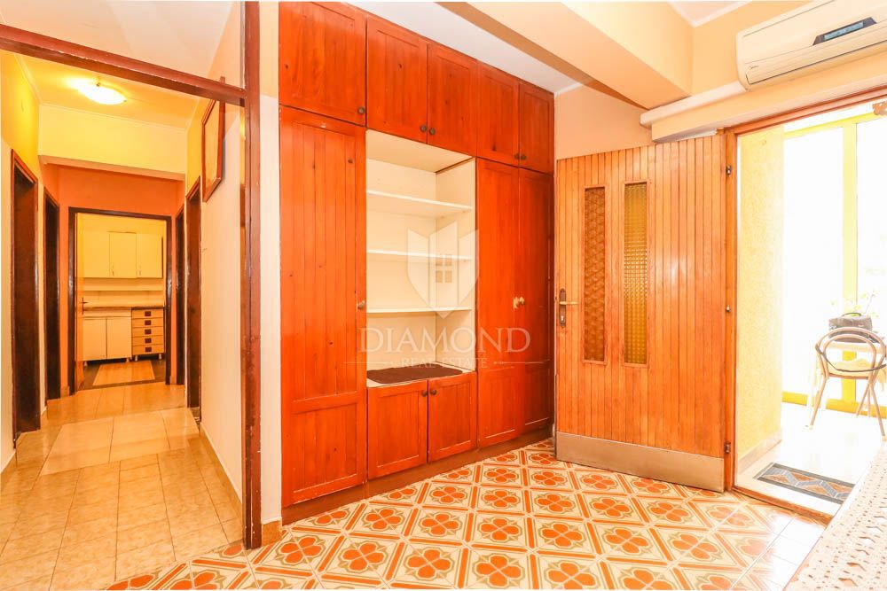 Due spaziosi appartamenti in una posizione ambita a Pola! 