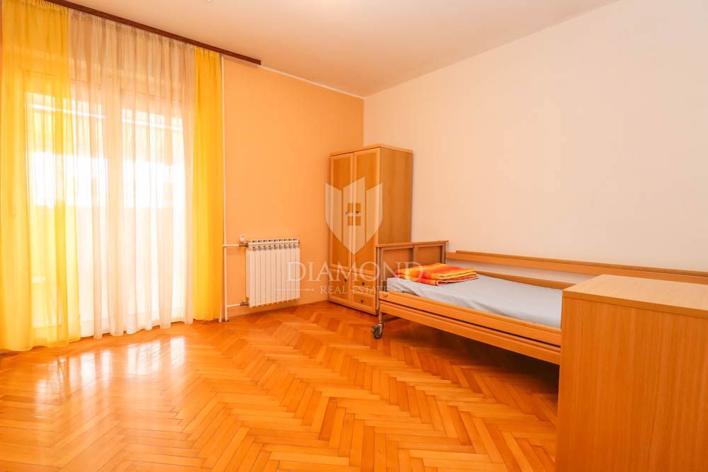 Due spaziosi appartamenti in una posizione ambita a Pola! 