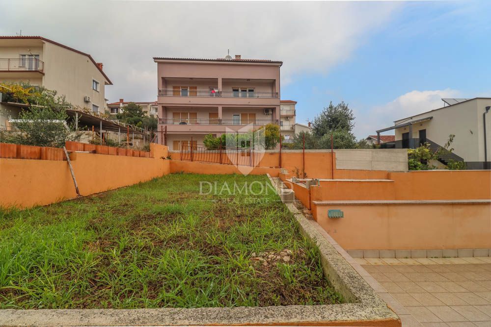 Due spaziosi appartamenti in una posizione ambita a Pola! 