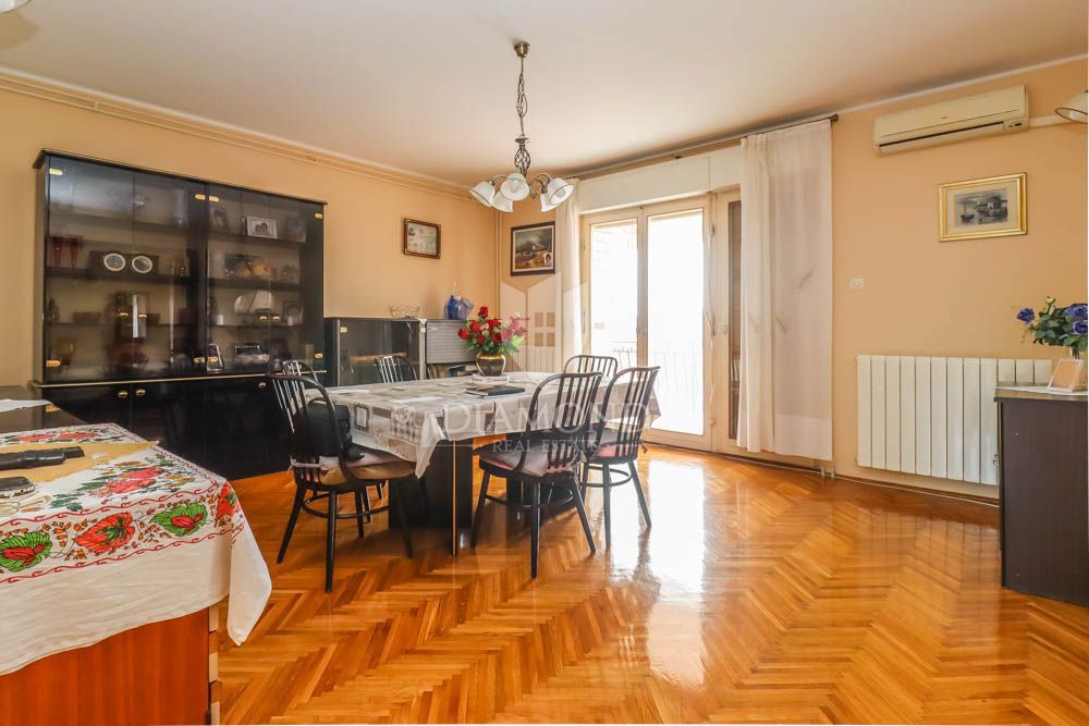 Due spaziosi appartamenti in una posizione ambita a Pola! 