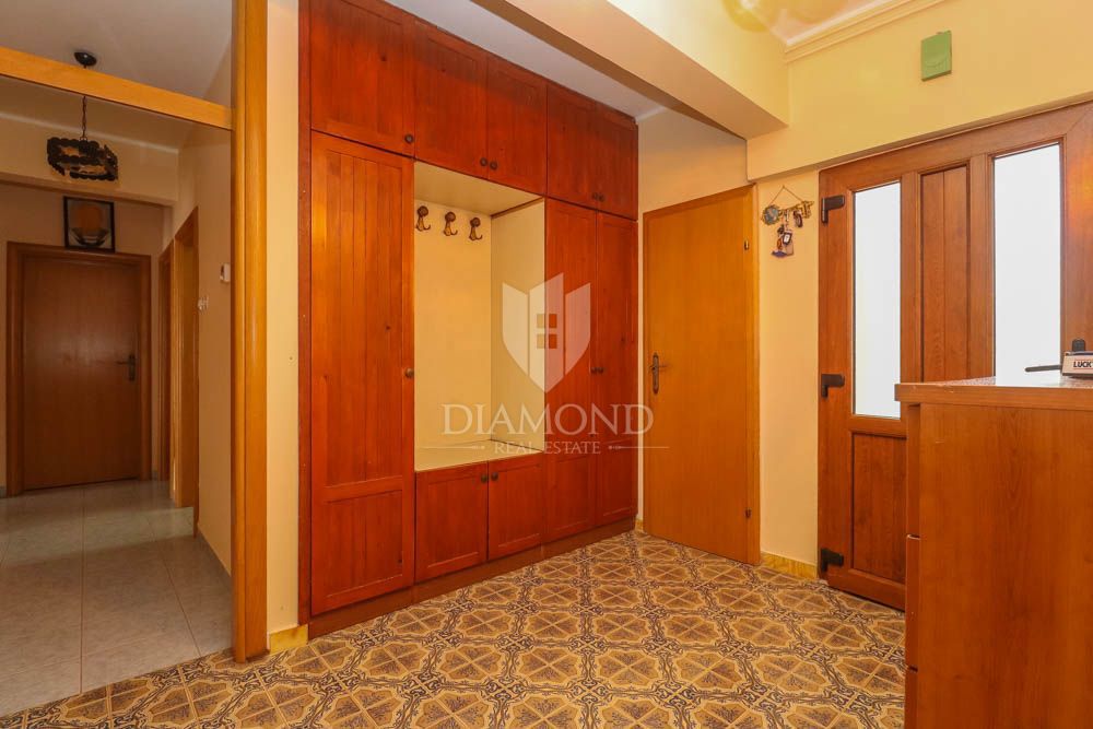 Due spaziosi appartamenti in una posizione ambita a Pola! 