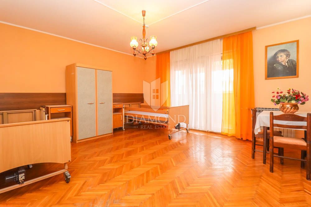 Due spaziosi appartamenti in una posizione ambita a Pola! 