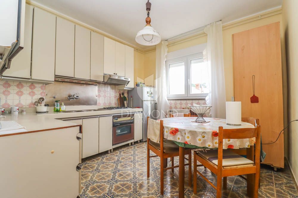 Due spaziosi appartamenti in una posizione ambita a Pola! 