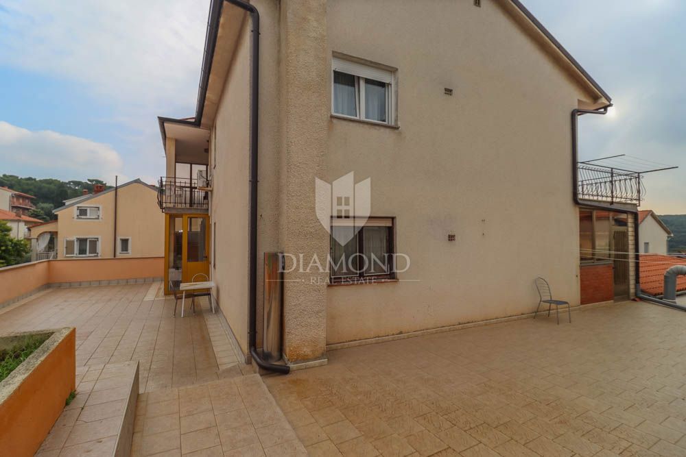 Due spaziosi appartamenti in una posizione ambita a Pola! 