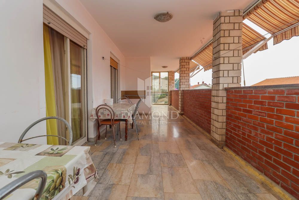 Due spaziosi appartamenti in una posizione ambita a Pola! 