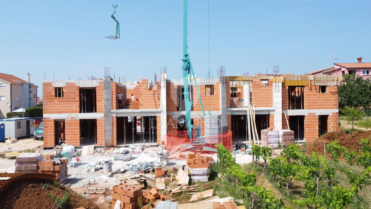 Casa a schiera nella periferia di Parenzo - nuova costruzione!