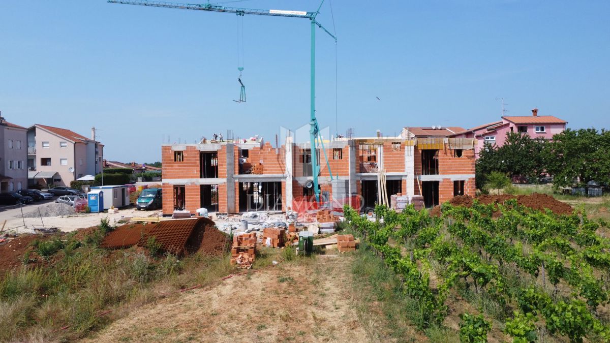 Casa a schiera nella periferia di Parenzo - nuova costruzione!