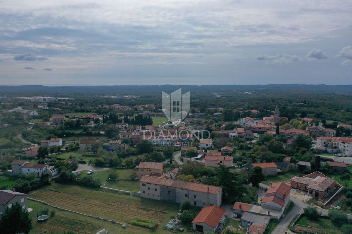 Kanfanar, centro, terreno edificabile con edificio registrato