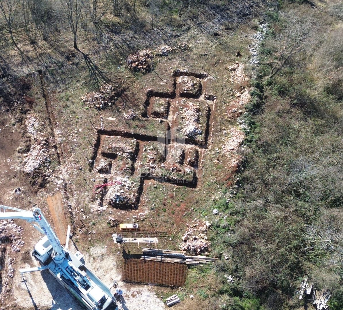 Labin, dintorni, terreno edificabile con progetto in posizione tranquilla