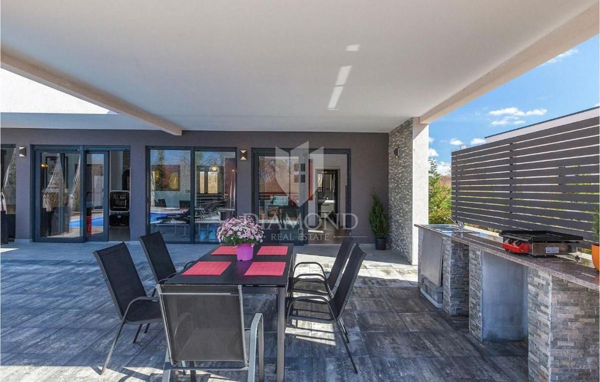 Istria, Dignano, dintorni, moderna casa a un piano con piscina