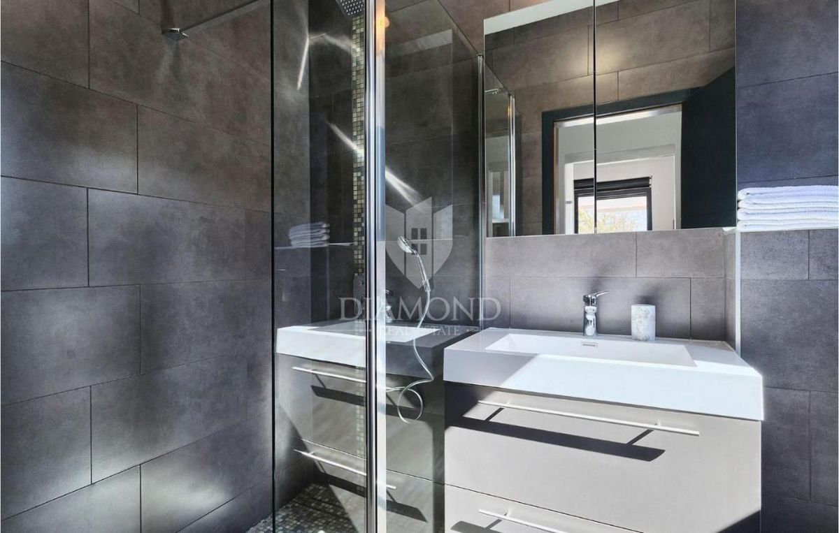 Istria, Dignano, dintorni, moderna casa a un piano con piscina