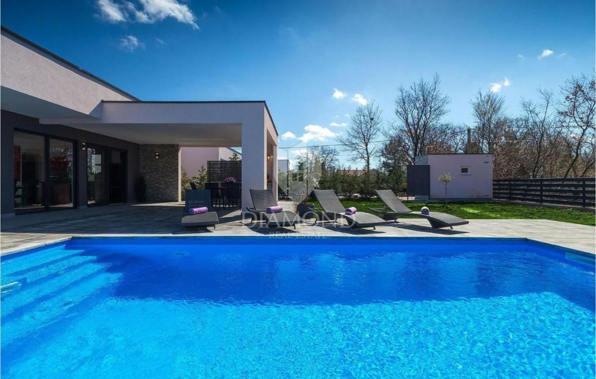 Istria, Dignano, dintorni, moderna casa a un piano con piscina