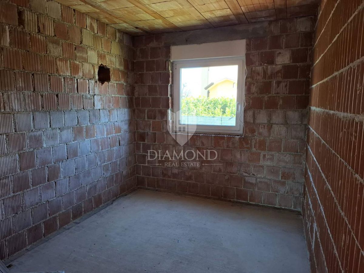 Casa incompiuta vicino a Labin