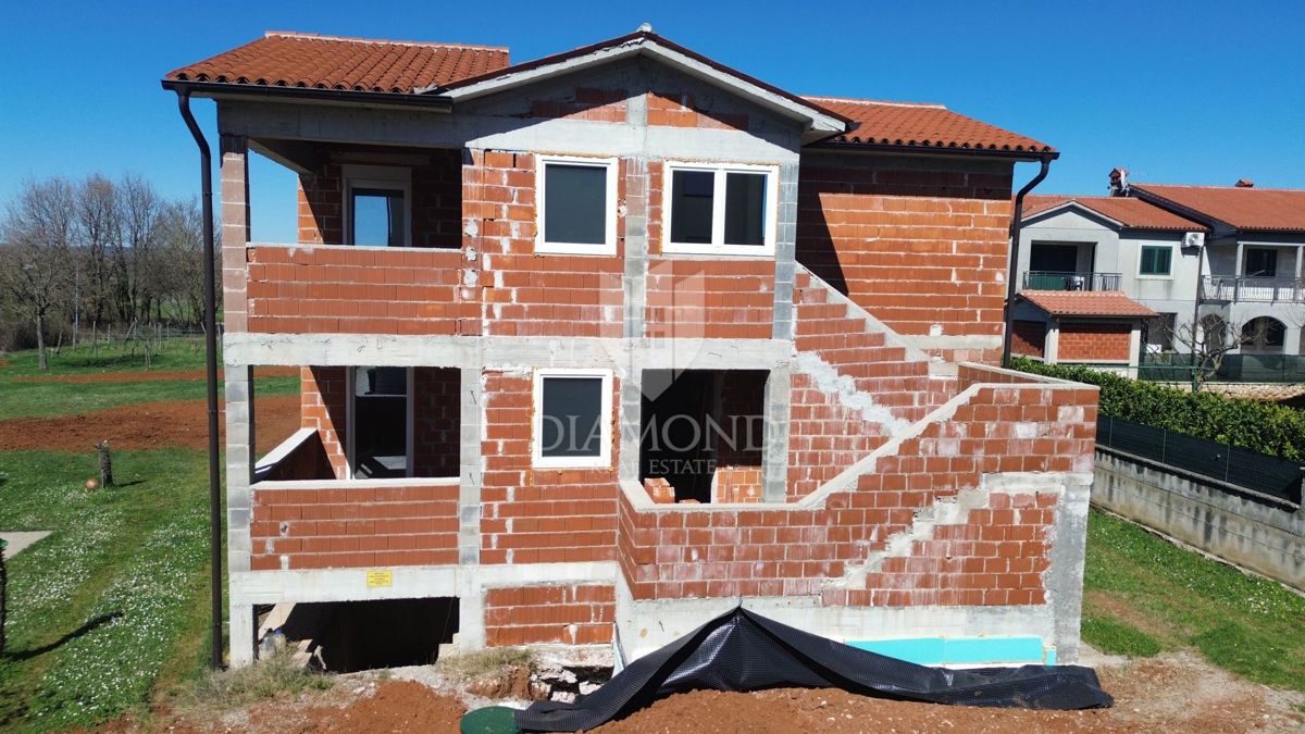 Casa incompiuta vicino a Labin