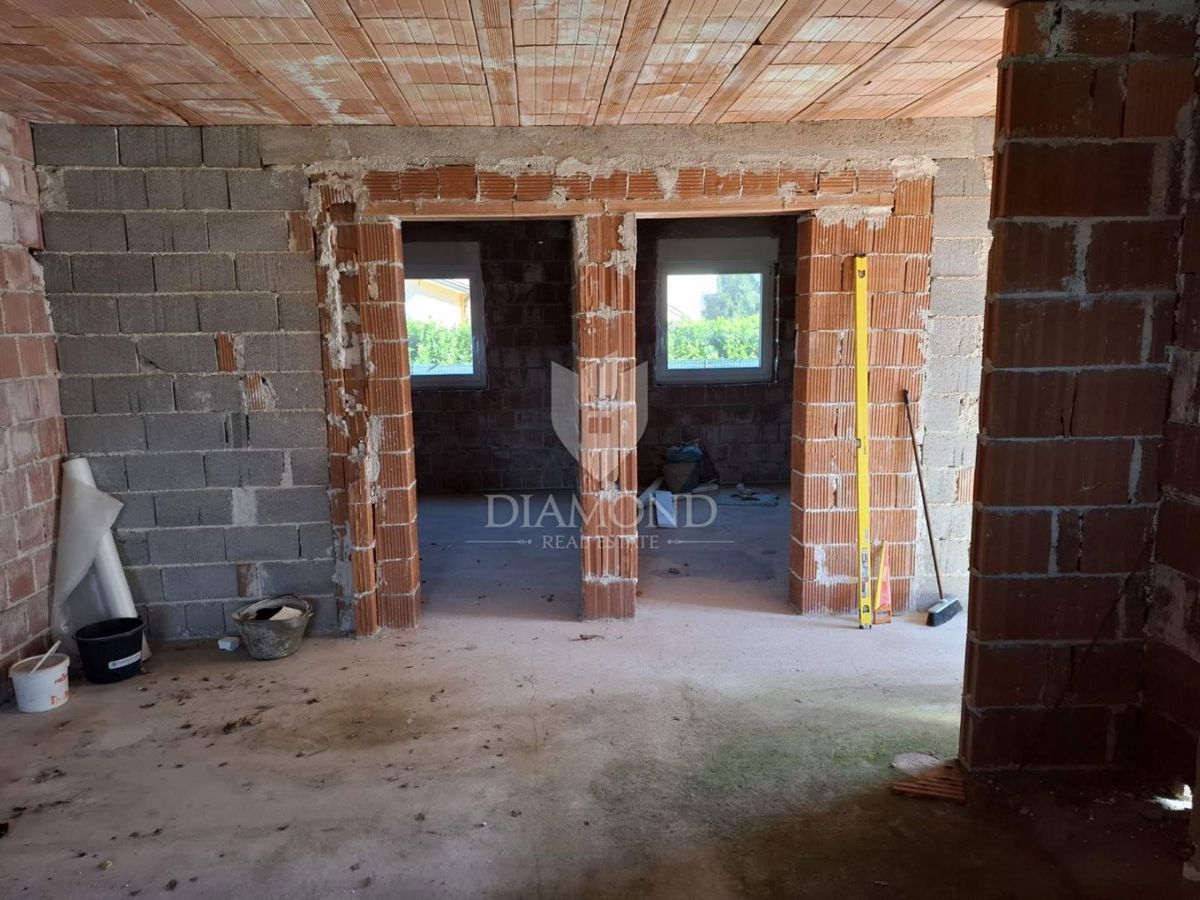 Casa incompiuta vicino a Labin