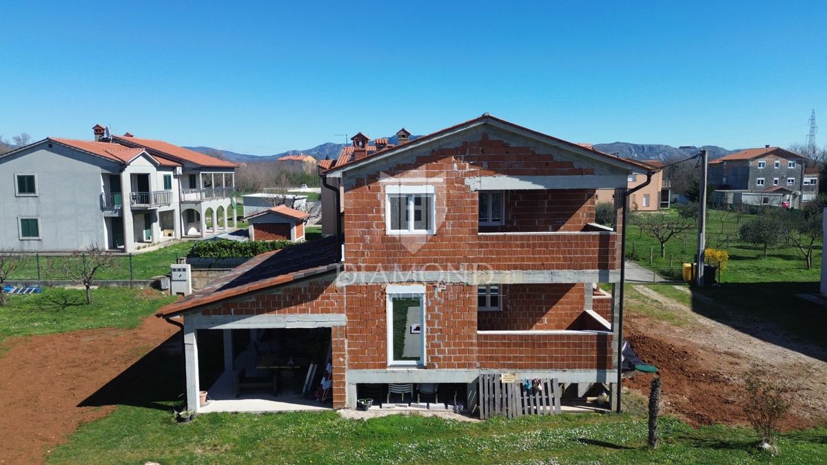 Casa incompiuta vicino a Labin