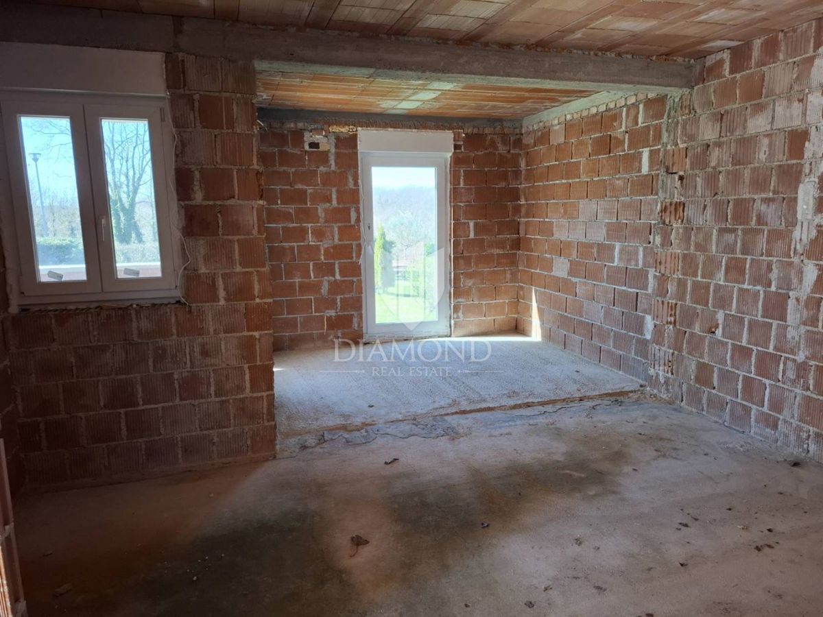 Casa incompiuta vicino a Labin