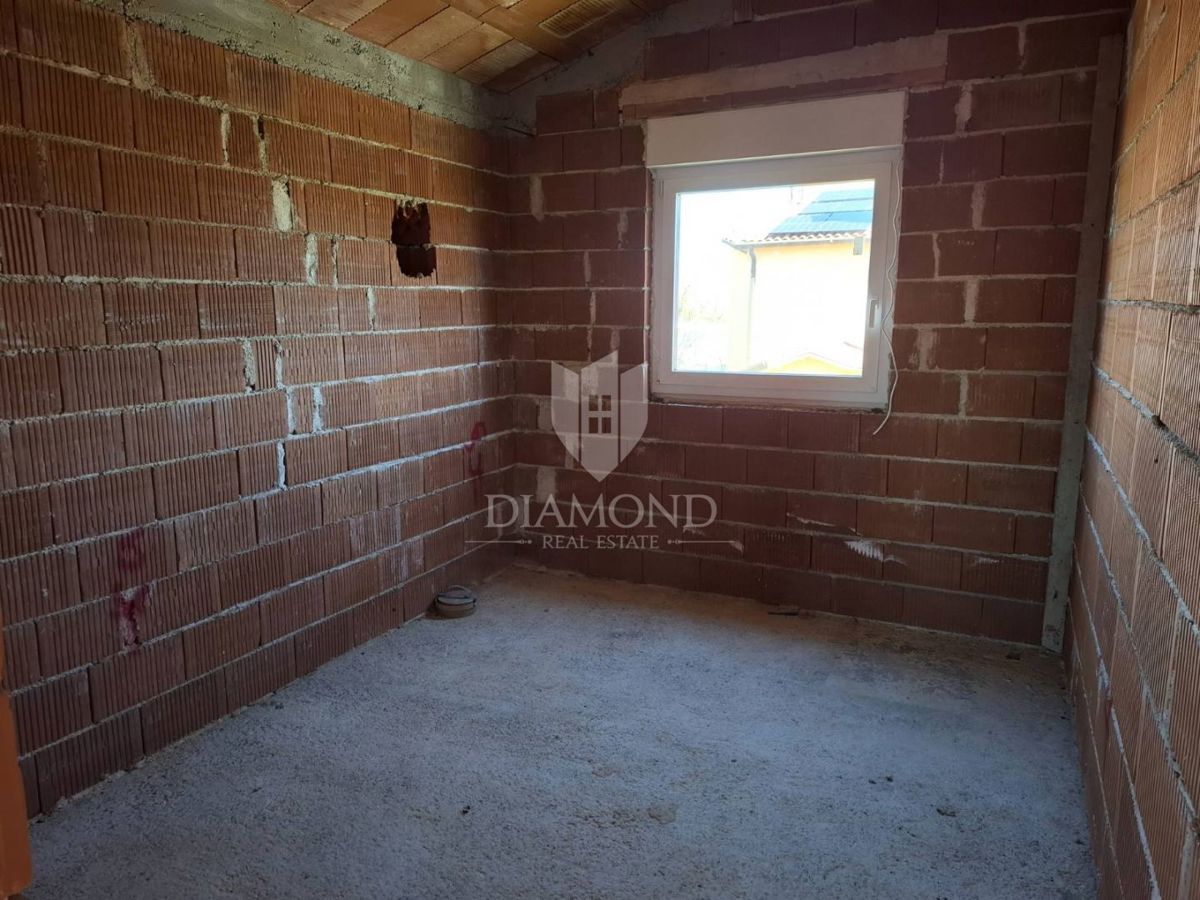 Casa incompiuta vicino a Labin