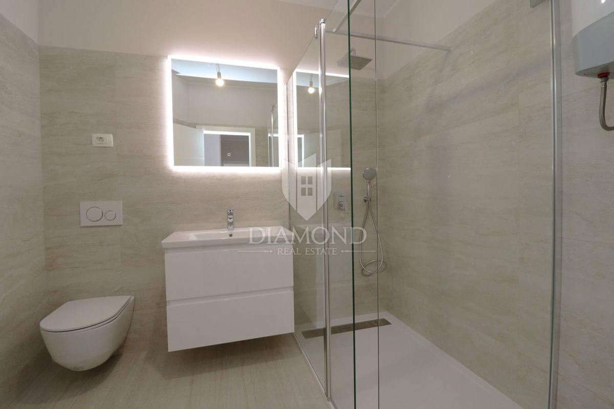 Parenzo, nuova costruzione, appartamento al primo piano a 500m dal mare!