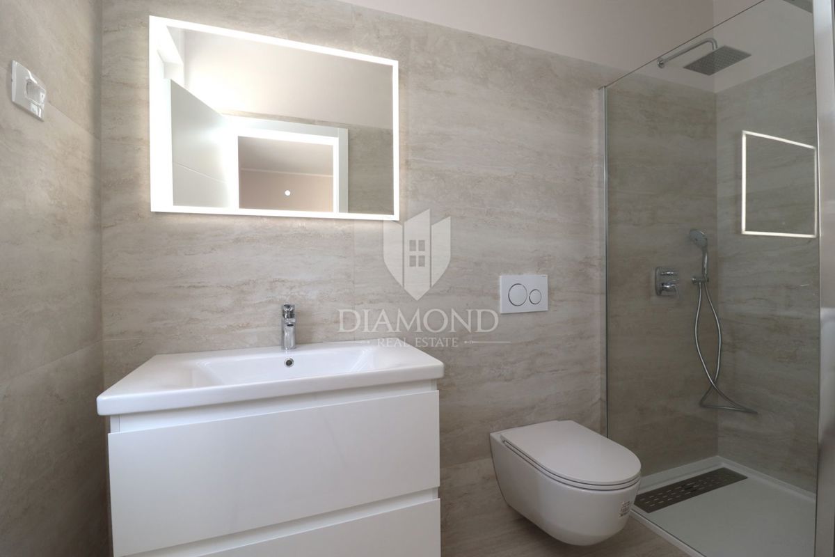 Parenzo, nuova costruzione, appartamento al primo piano a 500m dal mare!