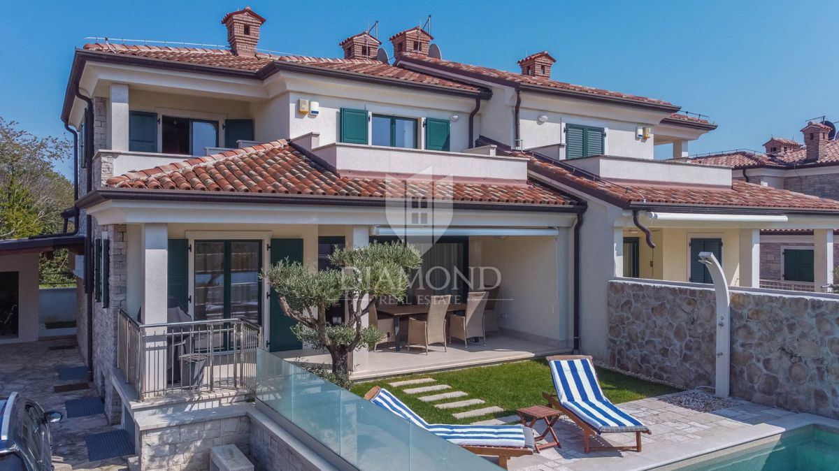 Umago, Salvore - graziosa casa con piscina a 150 metri dalla spiaggia!