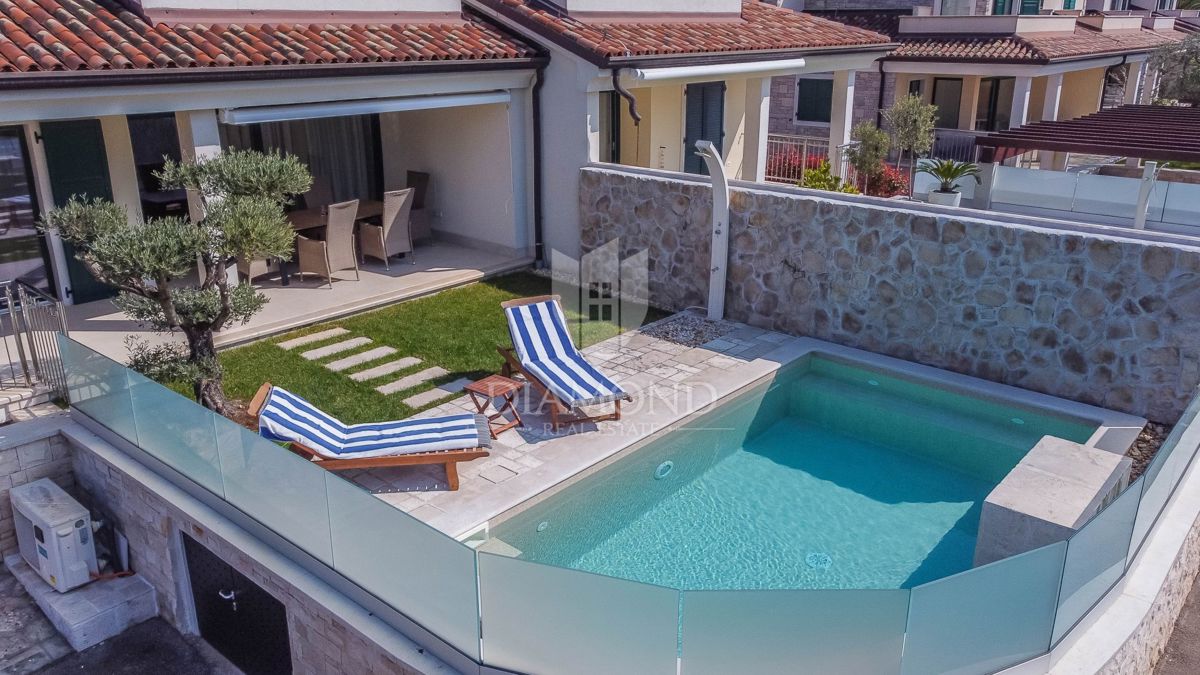 Umago, Salvore - graziosa casa con piscina a 150 metri dalla spiaggia!