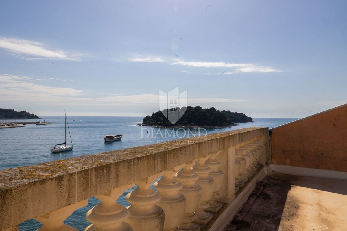 Unico a Rovigno! Appartamento con vista mare impressionante