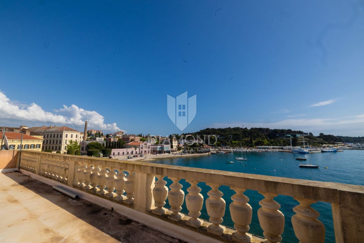 Unico a Rovigno! Appartamento con vista mare impressionante