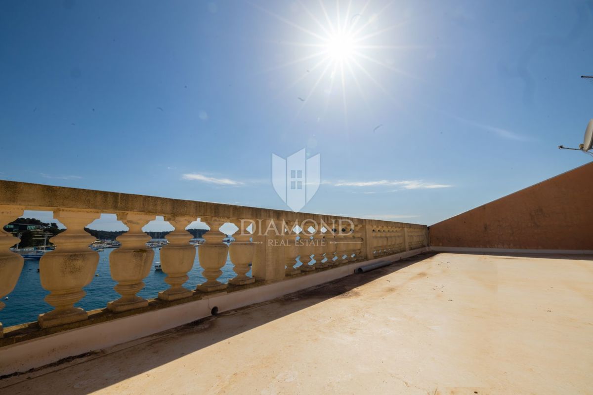 Unico a Rovigno! Appartamento con vista mare impressionante