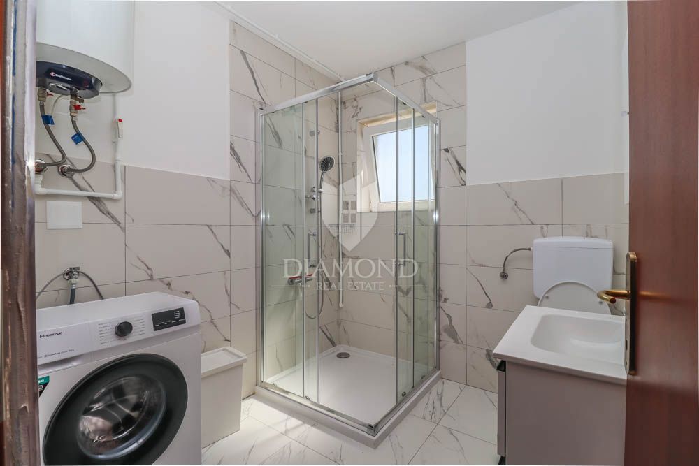 Moderno appartamento al piano terra con giardino vicino a Pola! 