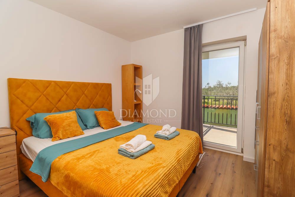 Moderno appartamento al piano terra con giardino vicino a Pola! 