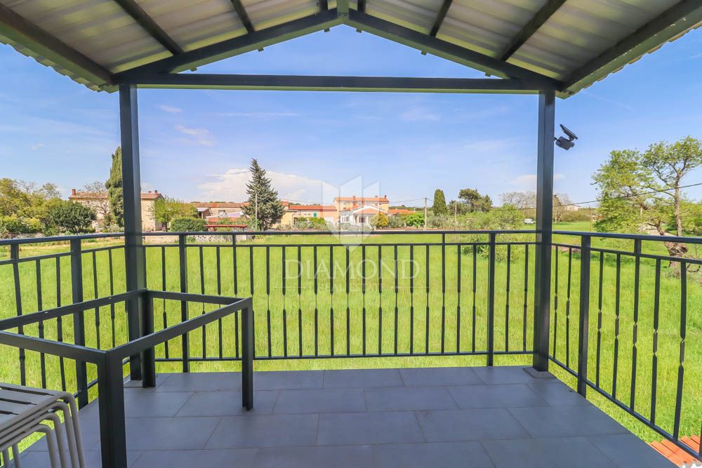 Moderno appartamento al piano terra con giardino vicino a Pola! 