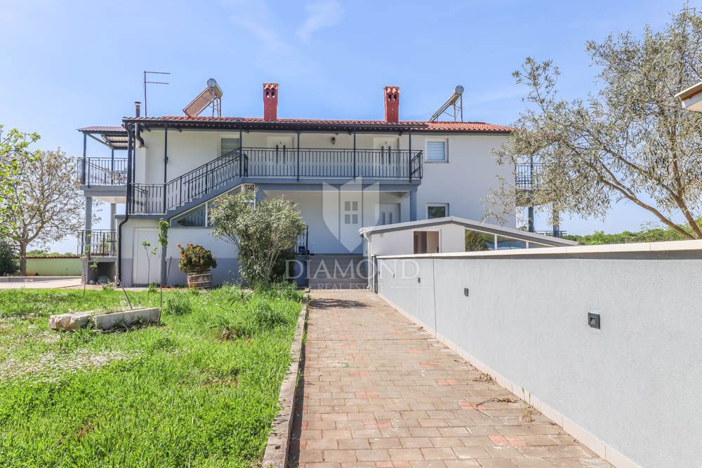 Moderno appartamento al piano terra con giardino vicino a Pola! 