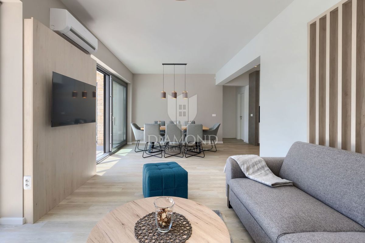 Verteneglio, bellissima villa con piscina in cima a una collina