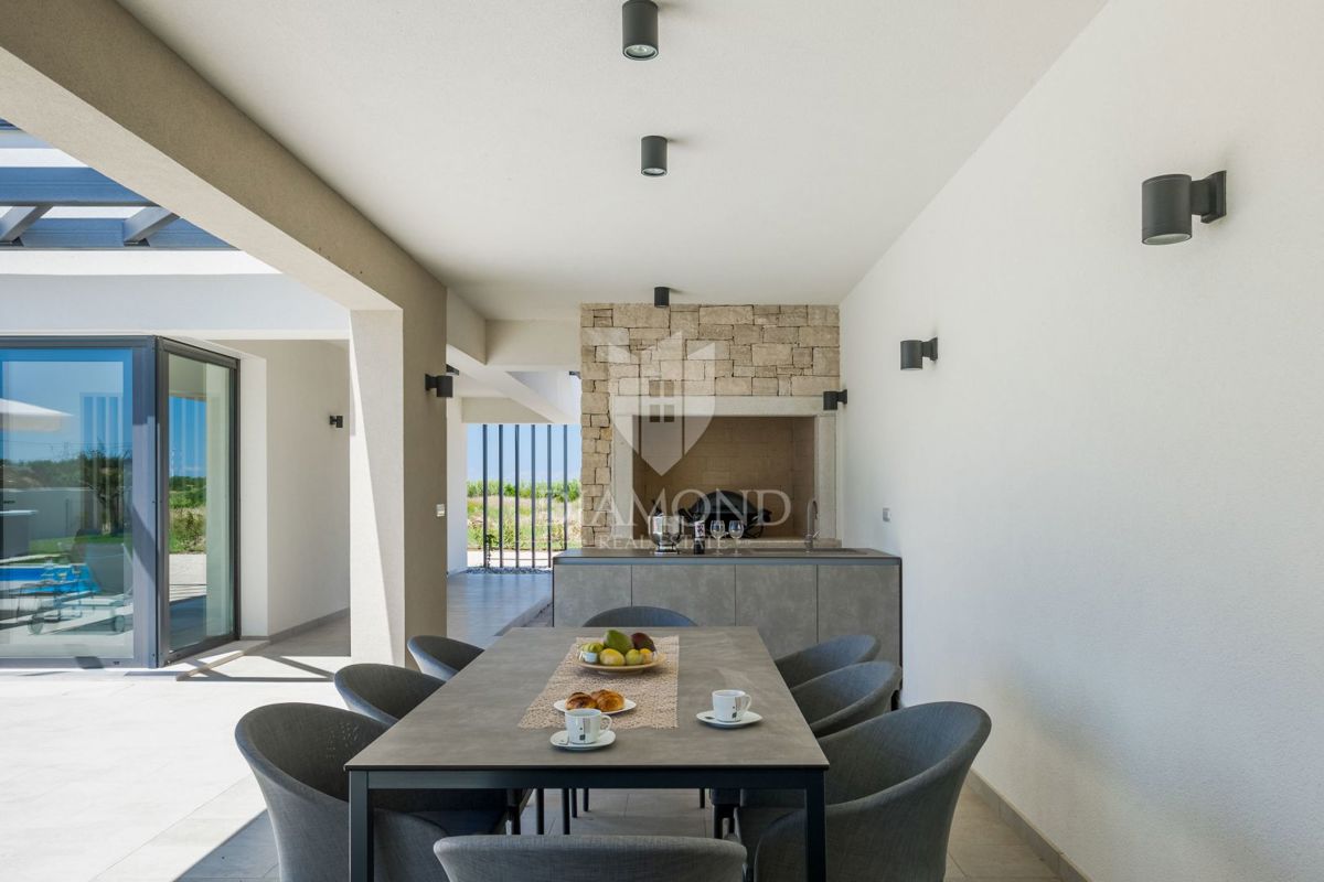 Verteneglio, bellissima villa con piscina in cima a una collina