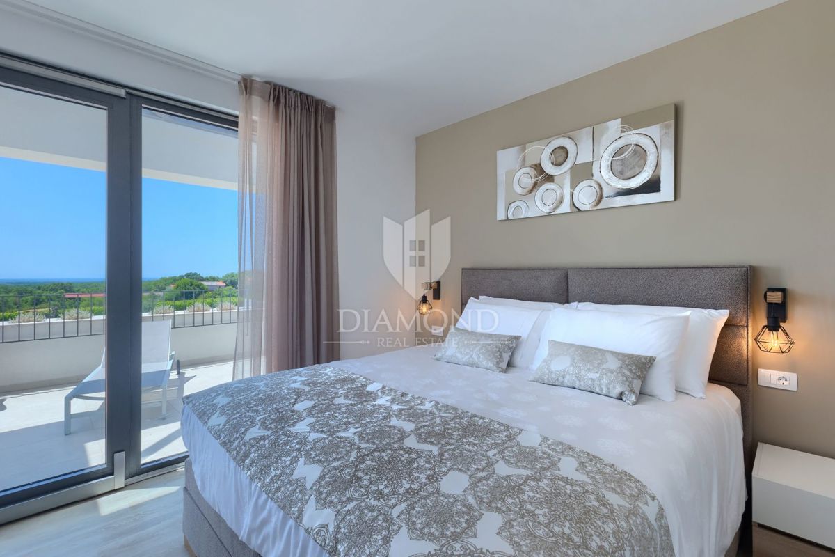 Verteneglio, bellissima villa con piscina in cima a una collina